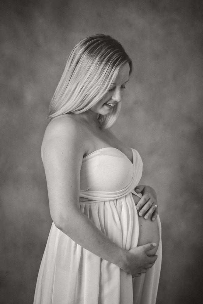 Buffalo-Maternity-Pregnancy-Photography-intimate-studio-session-black